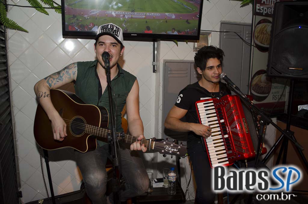 Leandro Telles animou o Happy hour do Espetacular Espeto & Grill Leandro Telles animou o Happy hour do Espetacular Espeto & Grill