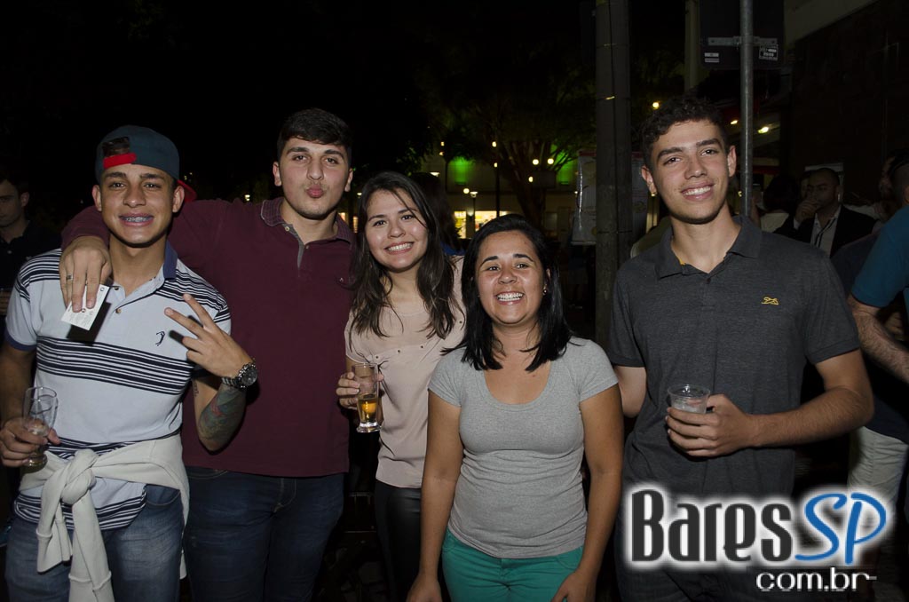 Leandro Telles animou o Happy hour do Espetacular Espeto & Grill Leandro Telles animou o Happy hour do Espetacular Espeto & Grill