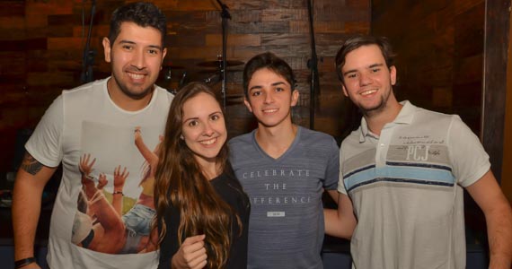 Cantora Gabi Mattos ex-The Voice Brasil se apresentou no Jet Lag Pub