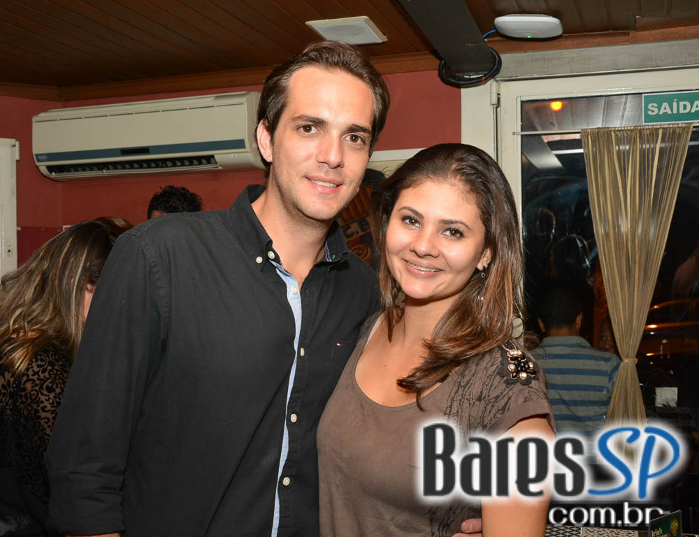 Banda Uncle Joe animou o palco do Gràcia Bar na sexta feira Banda Uncle Joe animou o palco do Gràcia Bar na sexta feira