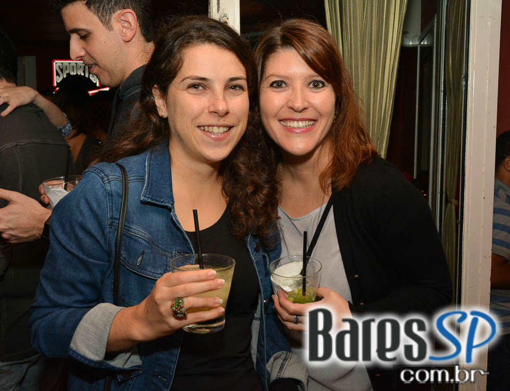 Banda Uncle Joe animou o palco do Gràcia Bar na sexta feira Banda Uncle Joe animou o palco do Gràcia Bar na sexta feira