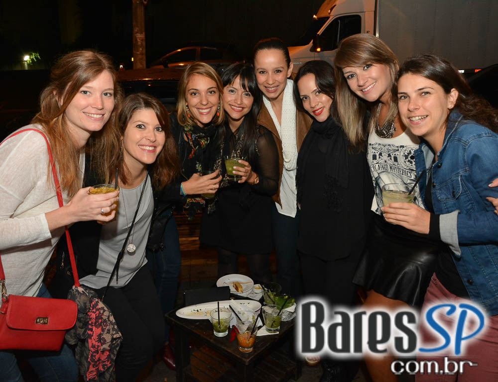 Banda Uncle Joe animou o palco do Gràcia Bar na sexta feira Banda Uncle Joe animou o palco do Gràcia Bar na sexta feira