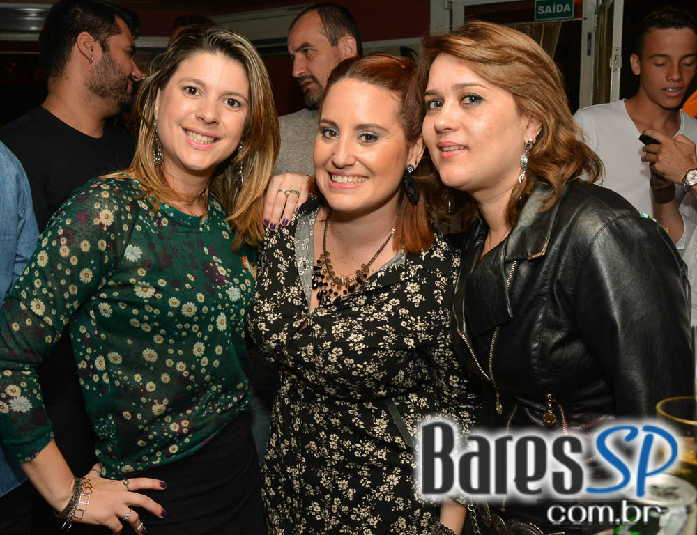 Banda Uncle Joe animou o palco do Gràcia Bar na sexta feira Banda Uncle Joe animou o palco do Gràcia Bar na sexta feira