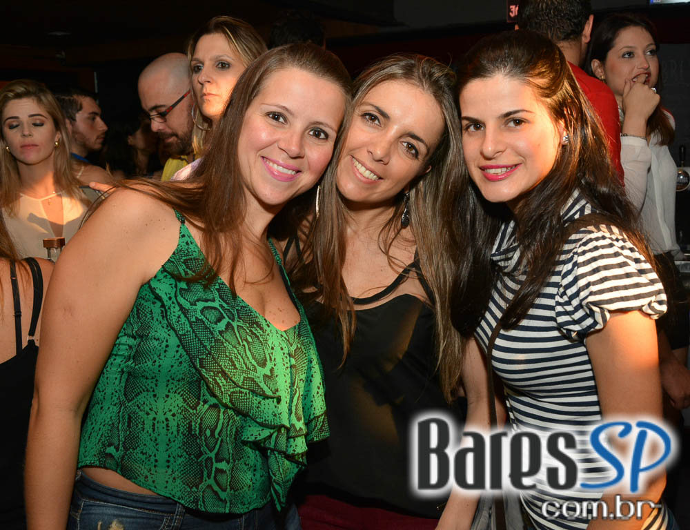 Banda Uncle Joe animou o palco do Gràcia Bar na sexta feira Banda Uncle Joe animou o palco do Gràcia Bar na sexta feira