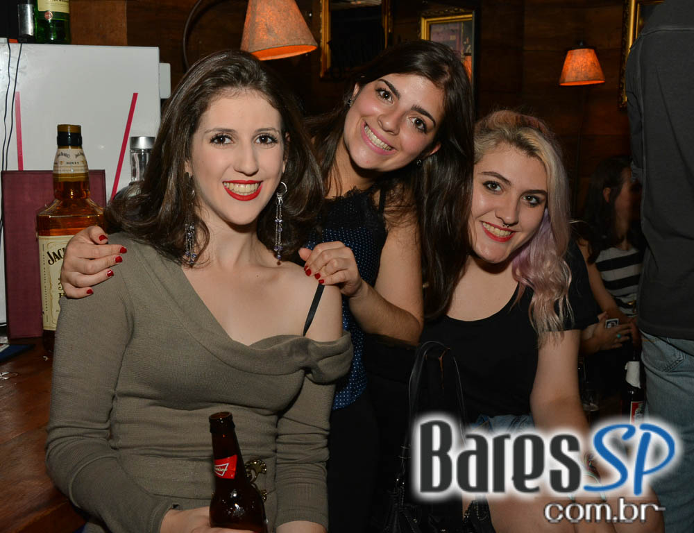 Banda Uncle Joe animou o palco do Gràcia Bar na sexta feira Banda Uncle Joe animou o palco do Gràcia Bar na sexta feira