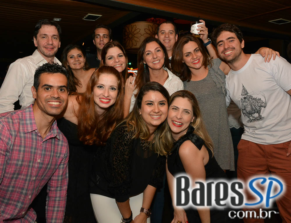 Banda Uncle Joe animou o palco do Gràcia Bar na sexta feira Banda Uncle Joe animou o palco do Gràcia Bar na sexta feira