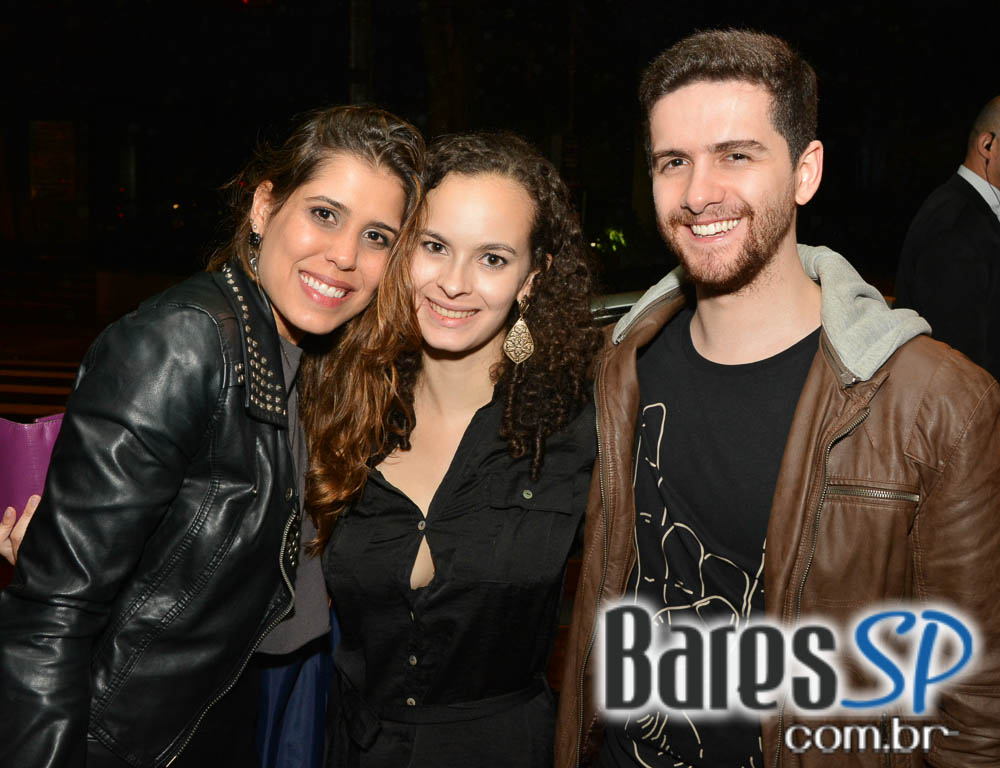 Banda Uncle Joe animou o palco do Gràcia Bar na sexta feira Banda Uncle Joe animou o palco do Gràcia Bar na sexta feira