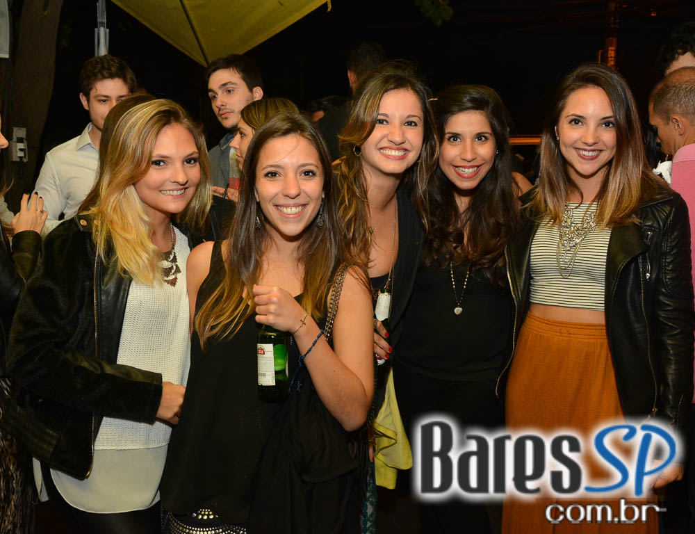 Banda Uncle Joe animou o palco do Gràcia Bar na sexta feira Banda Uncle Joe animou o palco do Gràcia Bar na sexta feira