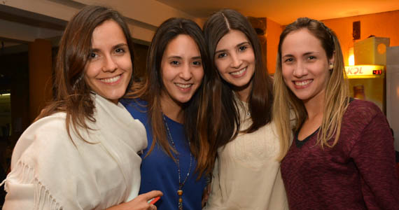 Lucyana Villar animou o happy hour do Quintal do Espeto na sexta