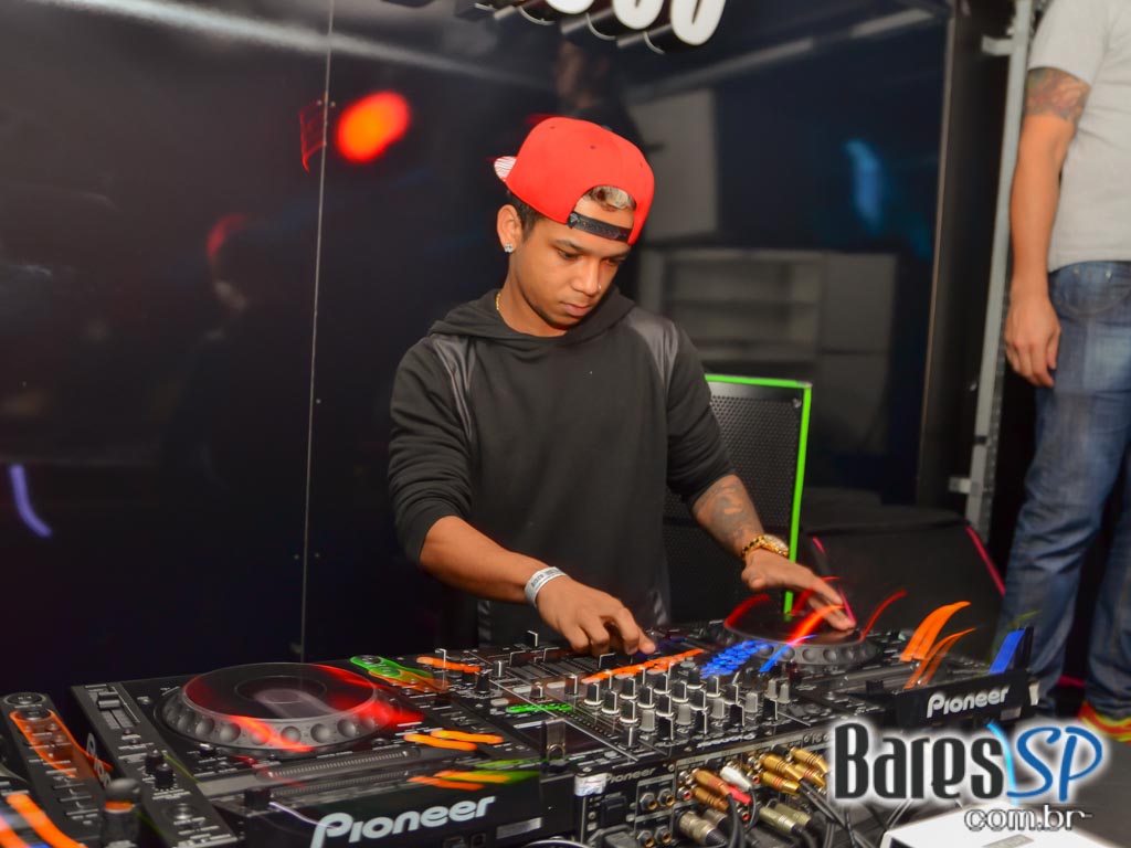 Disco Club recebeu o show de aniversário do Mr Catra com convidados especiais Disco Club recebeu o show de aniversário do Mr Catra com convidados especiais