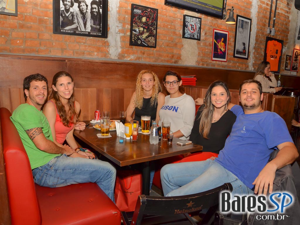 Banda Chambers se apresentou no St. George's Pub e animou a sexta Banda Chambers se apresentou no St. George's Pub e animou a sexta