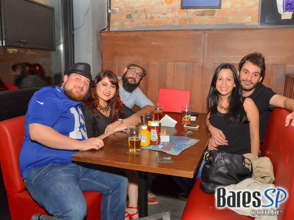 Banda Chambers se apresentou no St. George's Pub e animou a sexta Banda Chambers se apresentou no St. George's Pub e animou a sexta