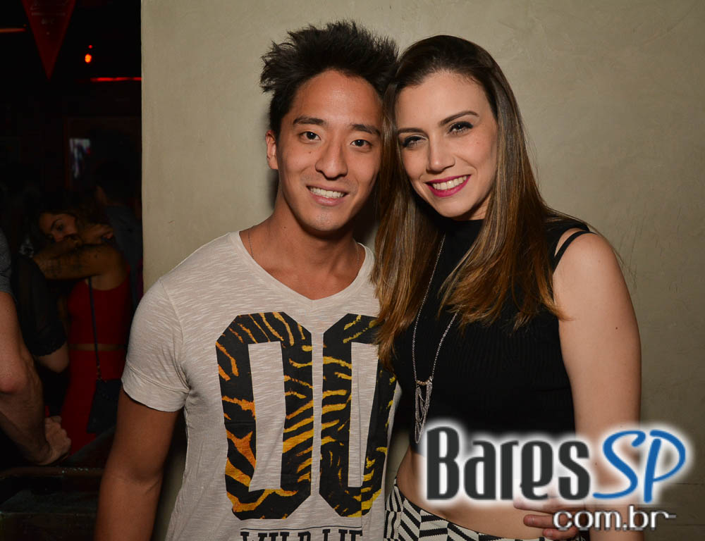 Skull Bar recebeu os agitos da Banda Holofotes que animou o sábado Skull Bar recebeu os agitos da Banda Holofotes que animou o sábado