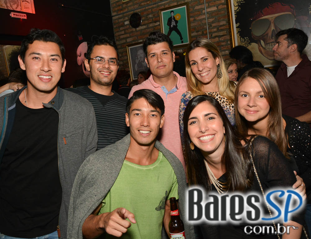 Skull Bar recebeu os agitos da Banda Holofotes que animou o sábado Skull Bar recebeu os agitos da Banda Holofotes que animou o sábado