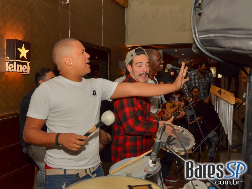 Sr Pitanga recebeu o show do Grupo Resenha & Samba na sexta Sr Pitanga recebeu o show do Grupo Resenha & Samba na sexta