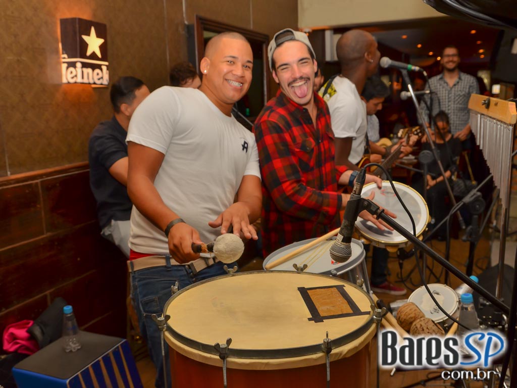 Sr Pitanga recebeu o show do Grupo Resenha & Samba na sexta Sr Pitanga recebeu o show do Grupo Resenha & Samba na sexta