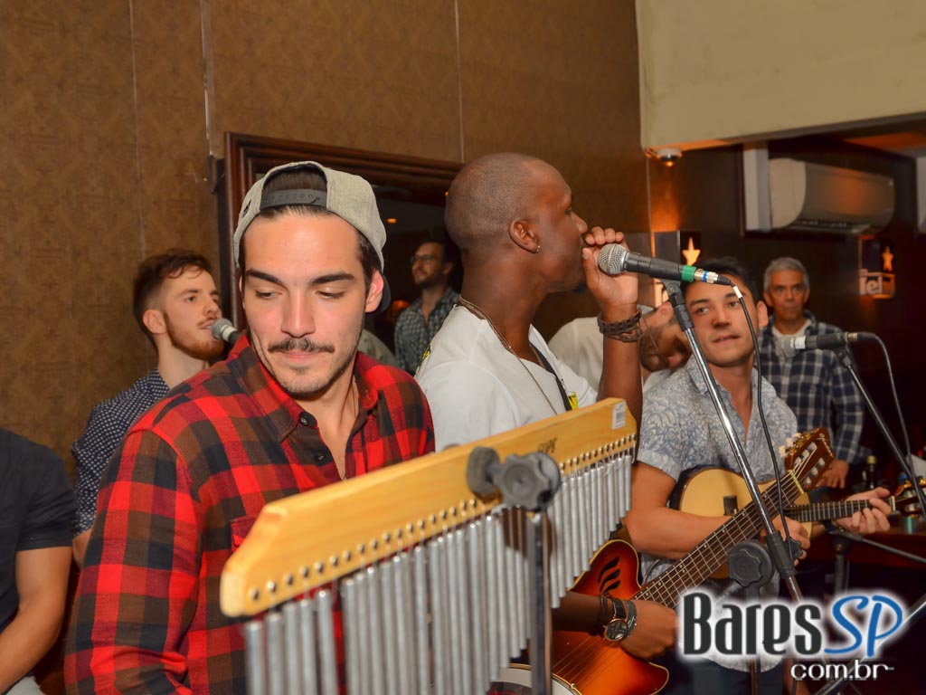 Sr Pitanga recebeu o show do Grupo Resenha & Samba na sexta Sr Pitanga recebeu o show do Grupo Resenha & Samba na sexta