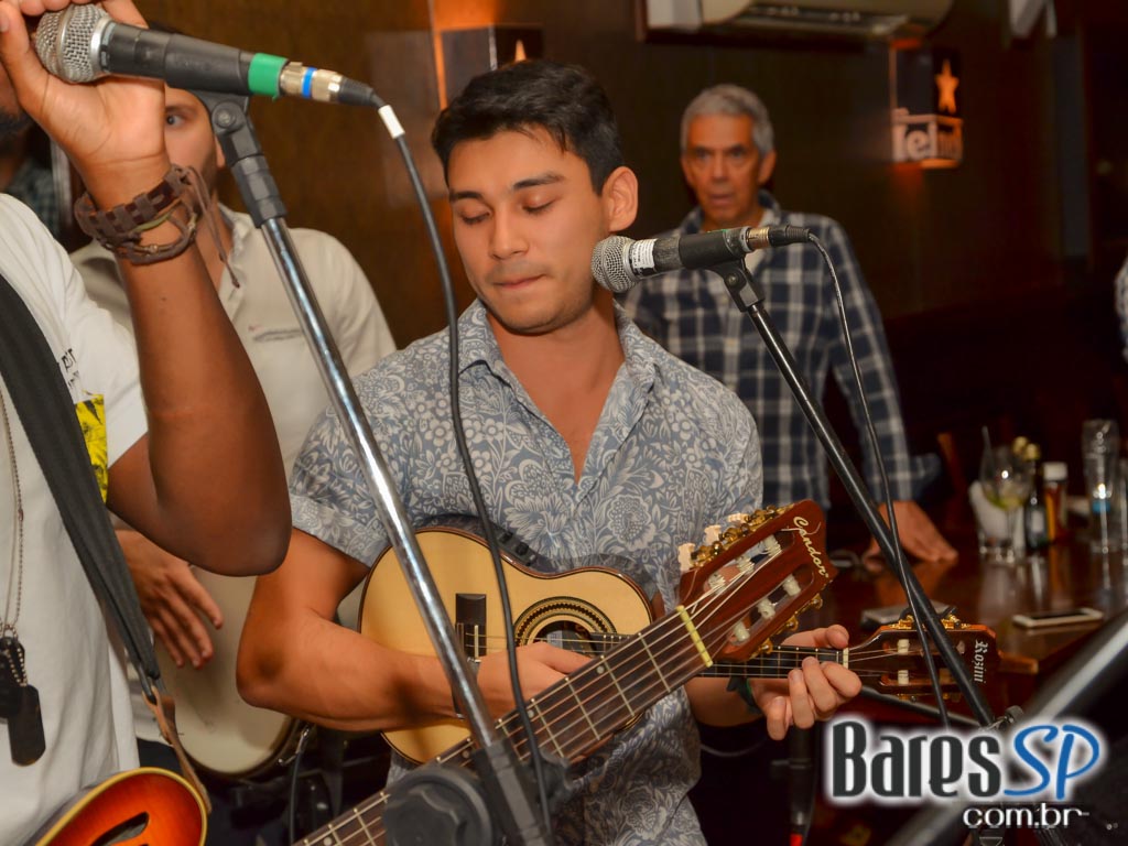 Sr Pitanga recebeu o show do Grupo Resenha & Samba na sexta Sr Pitanga recebeu o show do Grupo Resenha & Samba na sexta