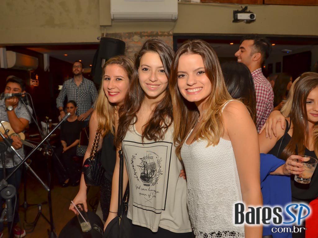 Sr Pitanga recebeu o show do Grupo Resenha & Samba na sexta Sr Pitanga recebeu o show do Grupo Resenha & Samba na sexta