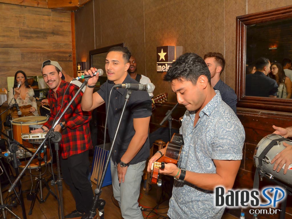 Sr Pitanga recebeu o show do Grupo Resenha & Samba na sexta Sr Pitanga recebeu o show do Grupo Resenha & Samba na sexta