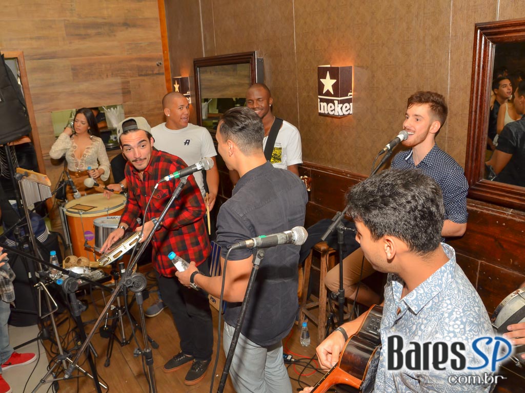 Sr Pitanga recebeu o show do Grupo Resenha & Samba na sexta Sr Pitanga recebeu o show do Grupo Resenha & Samba na sexta