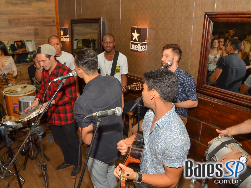 Sr Pitanga recebeu o show do Grupo Resenha & Samba na sexta Sr Pitanga recebeu o show do Grupo Resenha & Samba na sexta