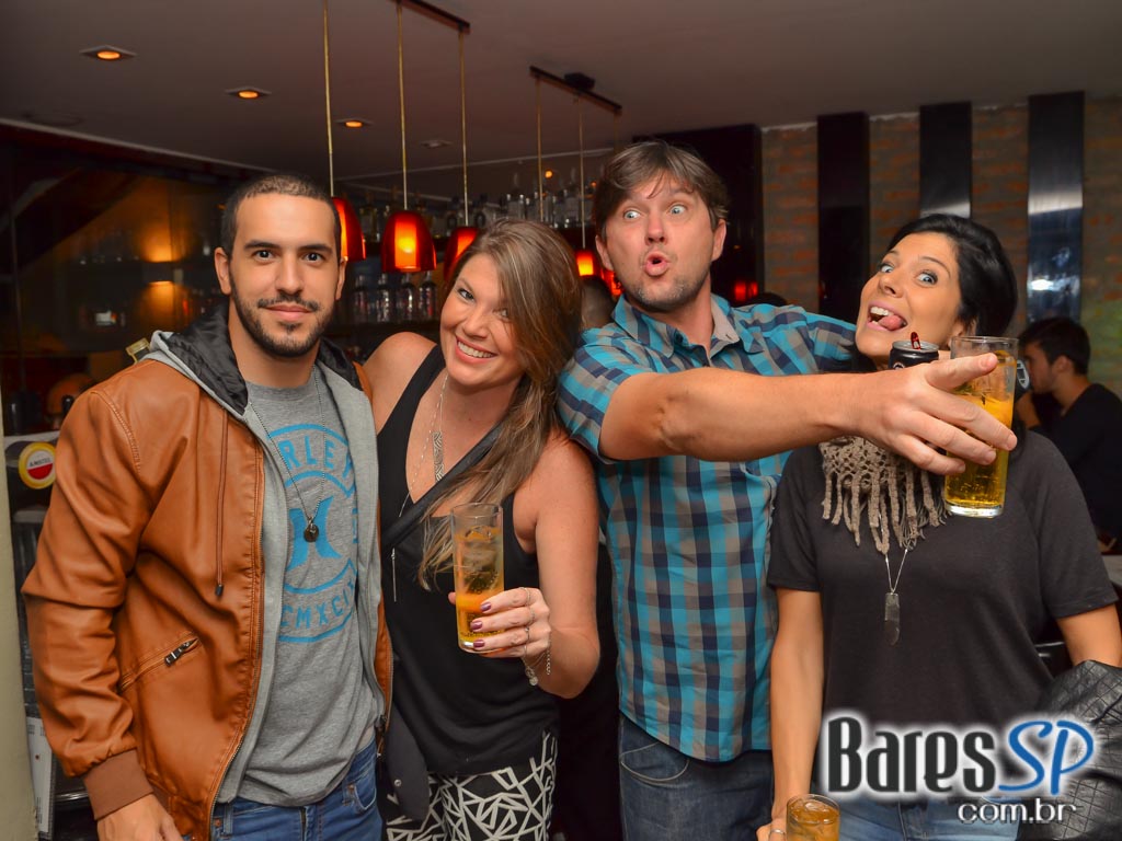 Sr Pitanga recebeu o show do Grupo Resenha & Samba na sexta Sr Pitanga recebeu o show do Grupo Resenha & Samba na sexta