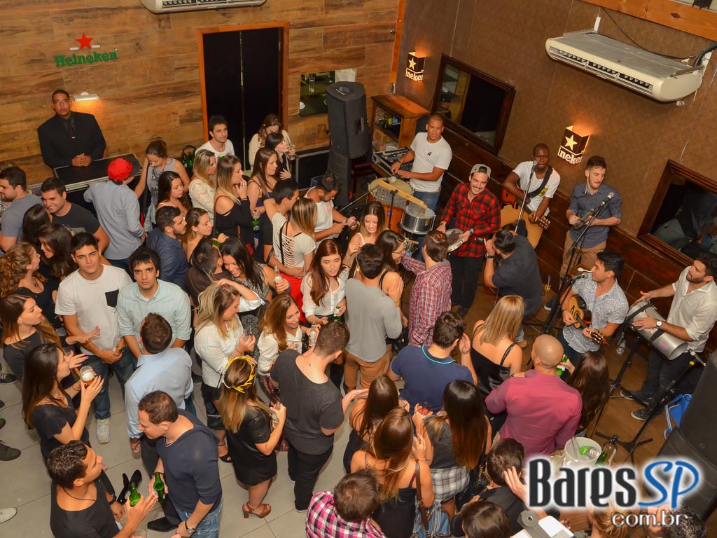 Sr Pitanga recebeu o show do Grupo Resenha & Samba na sexta Sr Pitanga recebeu o show do Grupo Resenha & Samba na sexta