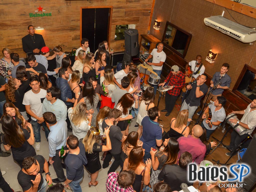 Sr Pitanga recebeu o show do Grupo Resenha & Samba na sexta Sr Pitanga recebeu o show do Grupo Resenha & Samba na sexta