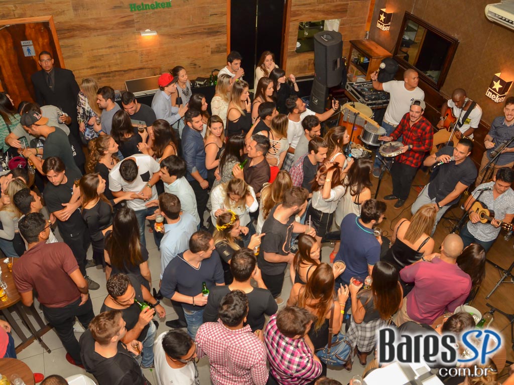 Sr Pitanga recebeu o show do Grupo Resenha & Samba na sexta Sr Pitanga recebeu o show do Grupo Resenha & Samba na sexta