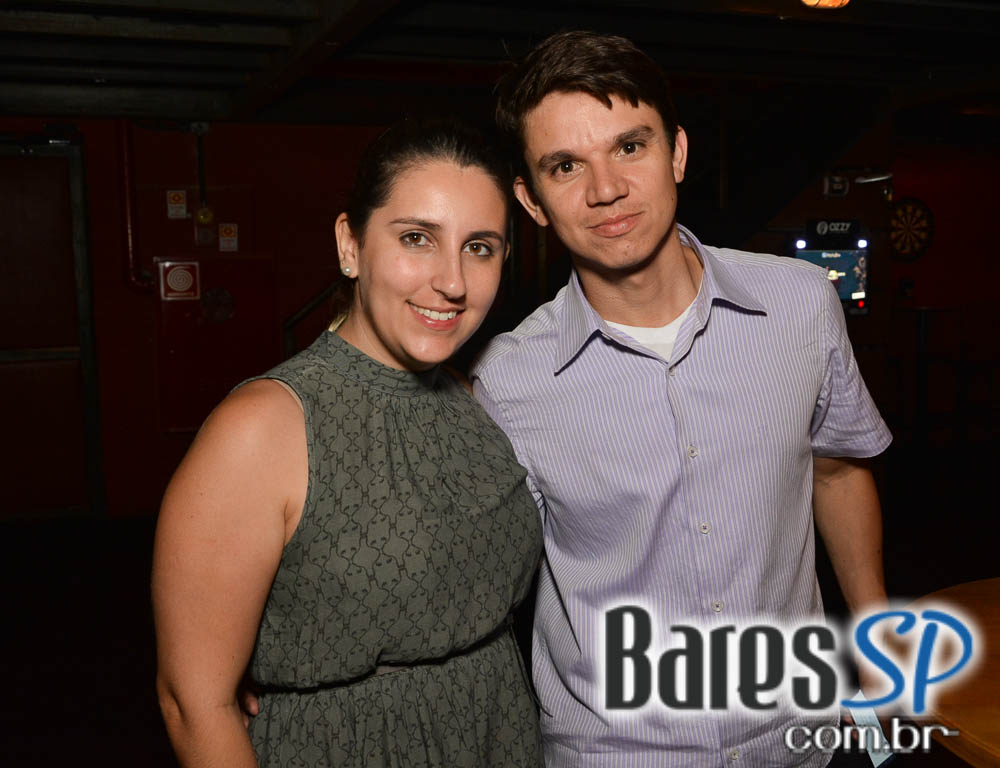 Banda Hot Rocks comandou a sexta-feira com muito rock no Ozzy Stage Bar Banda Hot Rocks comandou a sexta-feira com muito rock no Ozzy Stage Bar