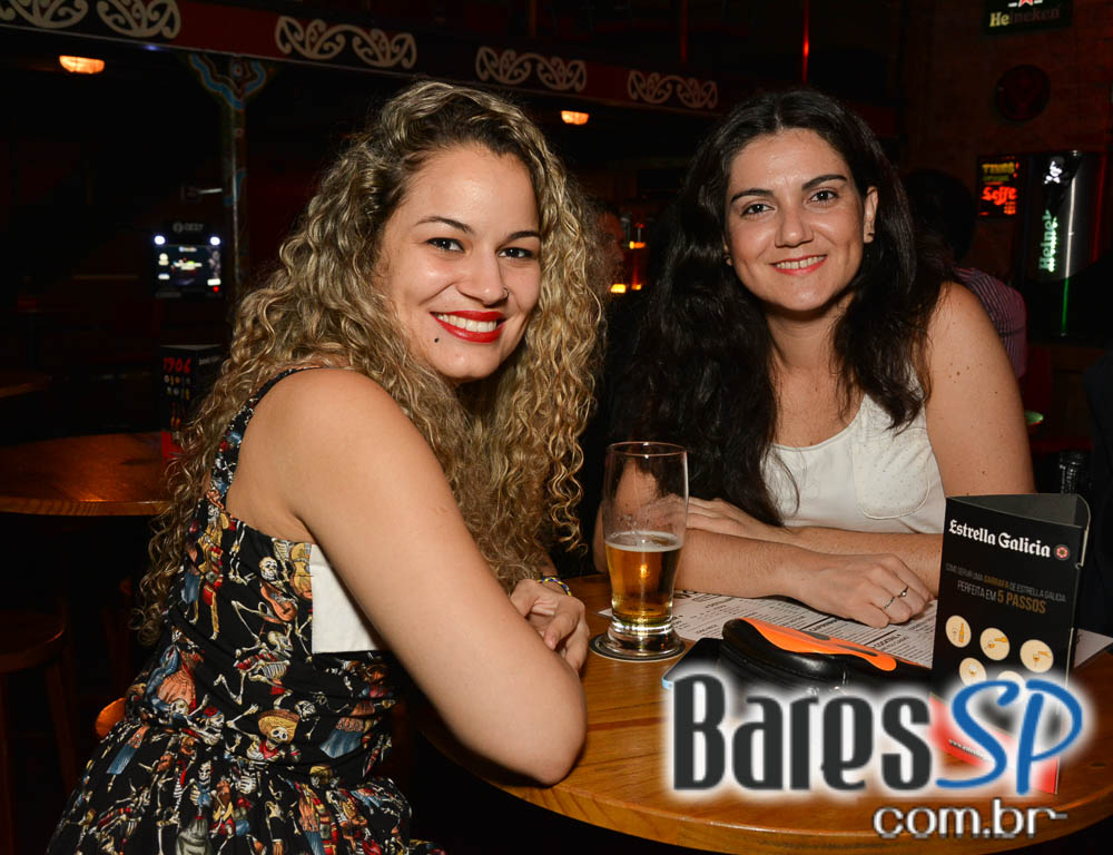 Banda Hot Rocks comandou a sexta-feira com muito rock no Ozzy Stage Bar Banda Hot Rocks comandou a sexta-feira com muito rock no Ozzy Stage Bar