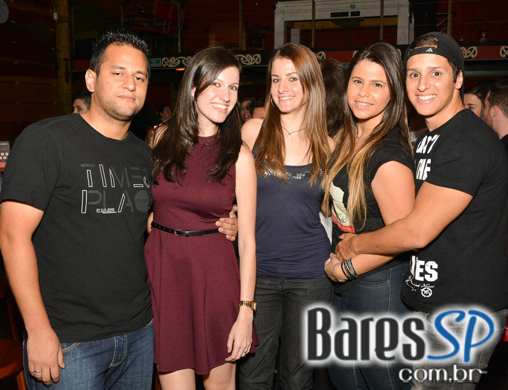 Banda Hot Rocks comandou a sexta-feira com muito rock no Ozzy Stage Bar Banda Hot Rocks comandou a sexta-feira com muito rock no Ozzy Stage Bar