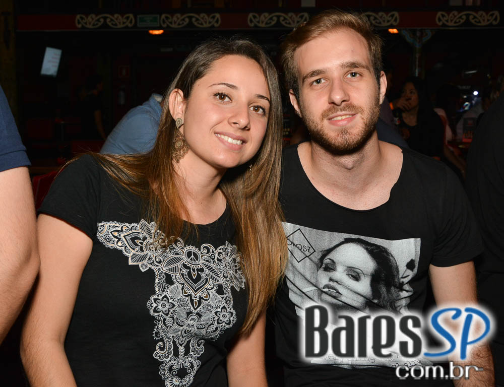 Banda Hot Rocks comandou a sexta-feira com muito rock no Ozzy Stage Bar Banda Hot Rocks comandou a sexta-feira com muito rock no Ozzy Stage Bar