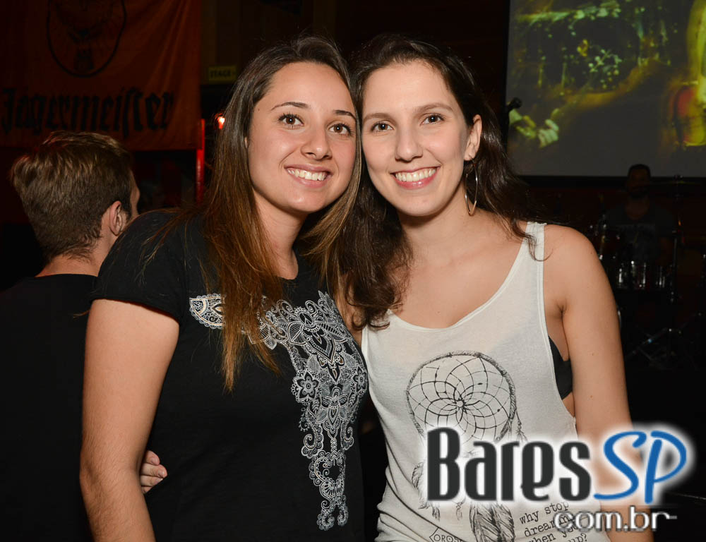 Banda Hot Rocks comandou a sexta-feira com muito rock no Ozzy Stage Bar Banda Hot Rocks comandou a sexta-feira com muito rock no Ozzy Stage Bar