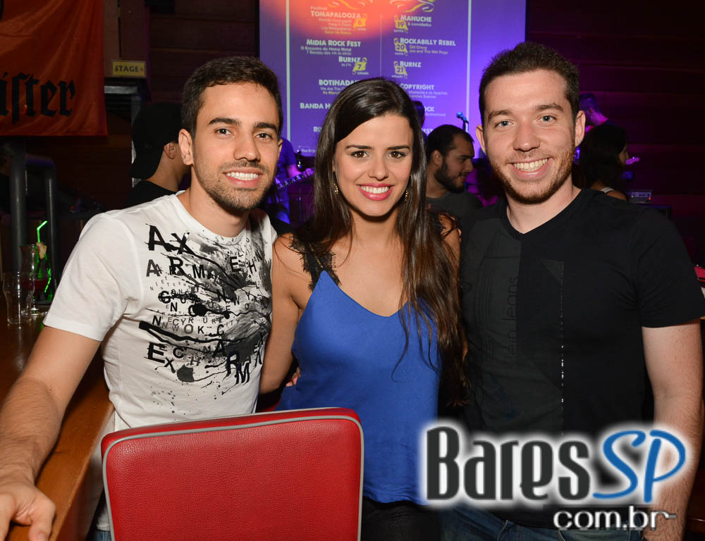 Banda Hot Rocks comandou a sexta-feira com muito rock no Ozzy Stage Bar Banda Hot Rocks comandou a sexta-feira com muito rock no Ozzy Stage Bar
