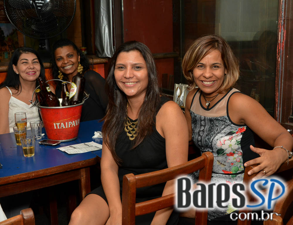 Banda Big Five agitou a noite com muito pop rock no palco do Capital da Villa Banda Big Five agitou a noite com muito pop rock no palco do Capital da Villa