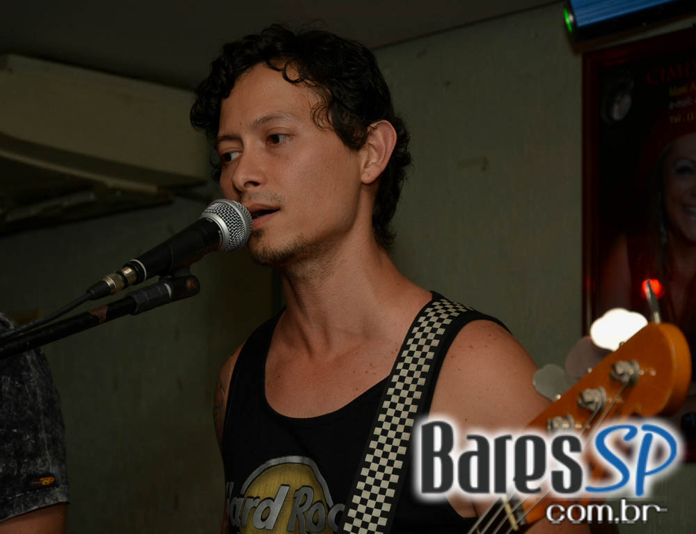 Banda Big Five agitou a noite com muito pop rock no palco do Capital da Villa Banda Big Five agitou a noite com muito pop rock no palco do Capital da Villa