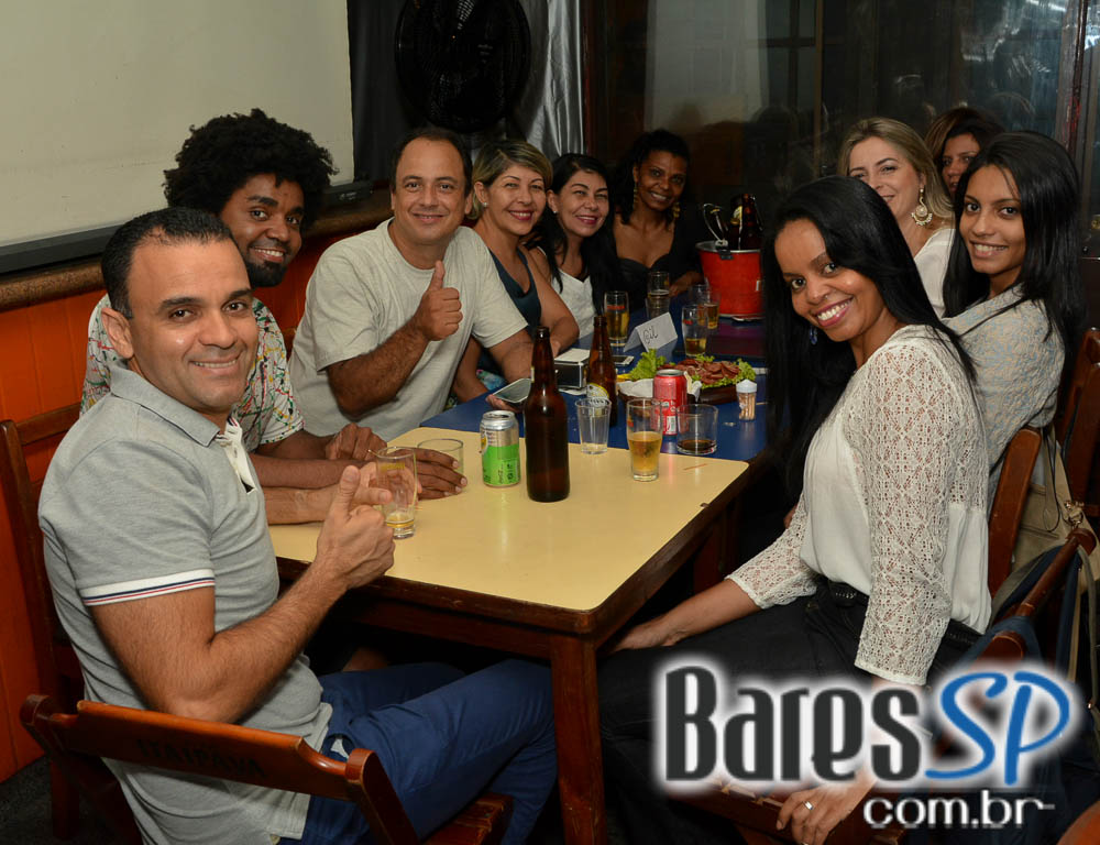 Banda Big Five agitou a noite com muito pop rock no palco do Capital da Villa Banda Big Five agitou a noite com muito pop rock no palco do Capital da Villa