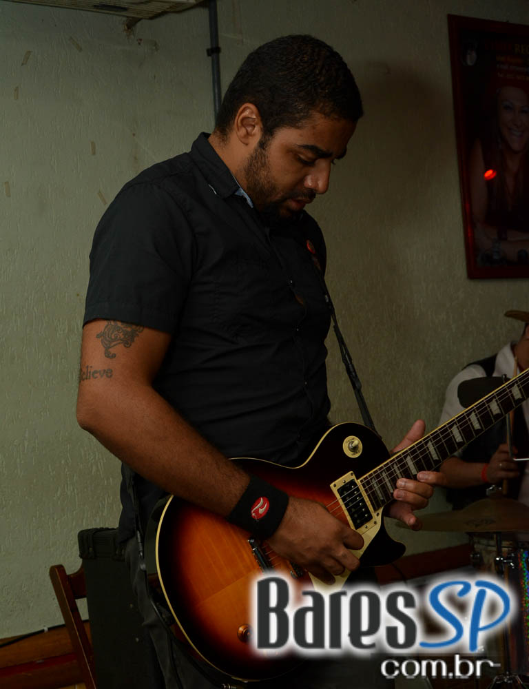 Banda Big Five agitou a noite com muito pop rock no palco do Capital da Villa Banda Big Five agitou a noite com muito pop rock no palco do Capital da Villa