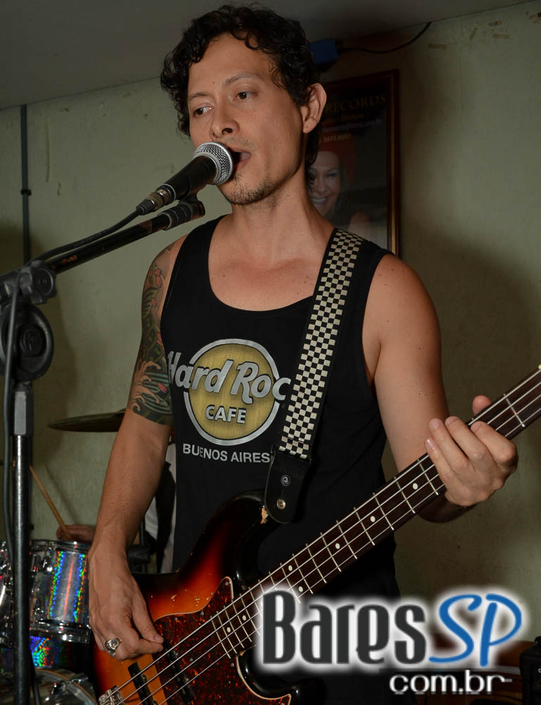 Banda Big Five agitou a noite com muito pop rock no palco do Capital da Villa Banda Big Five agitou a noite com muito pop rock no palco do Capital da Villa