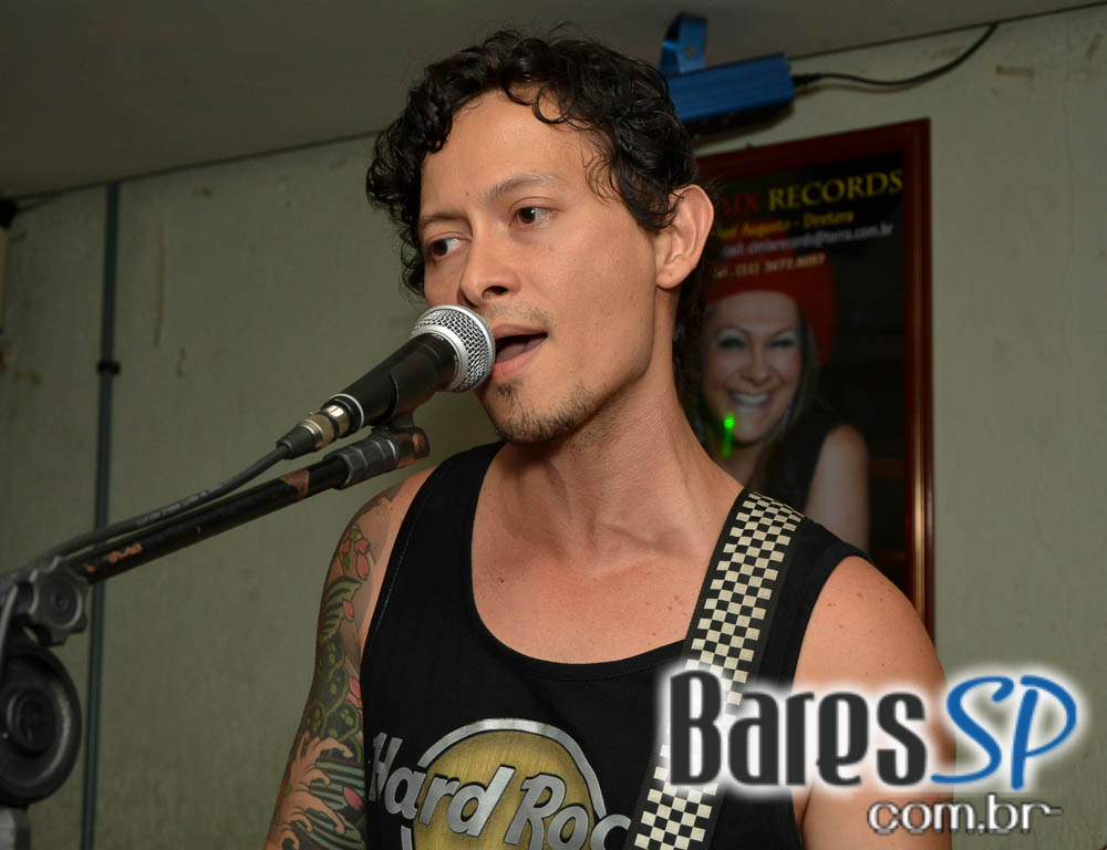 Banda Big Five agitou a noite com muito pop rock no palco do Capital da Villa Banda Big Five agitou a noite com muito pop rock no palco do Capital da Villa