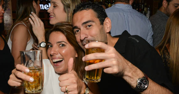 Banda Insônica e Acústico 80 se apresentaram no palco do Kia Ora na quarta