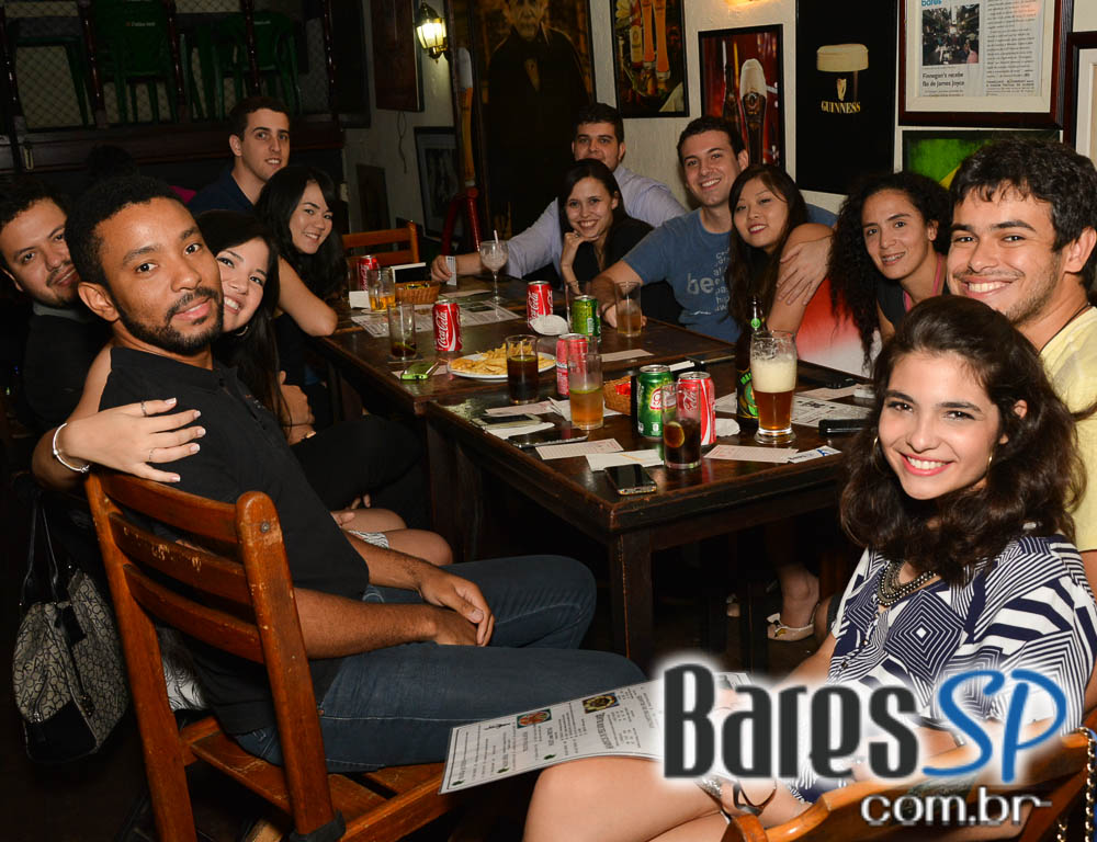Banda Solo America Junk & Friends animou o Finnegans Pub no sábado a noite Banda Solo America Junk & Friends animou o Finnegans Pub no sábado a noite
