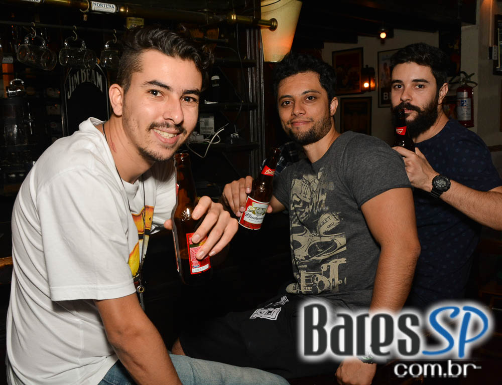 Banda Solo America Junk & Friends animou o Finnegans Pub no sábado a noite Banda Solo America Junk & Friends animou o Finnegans Pub no sábado a noite