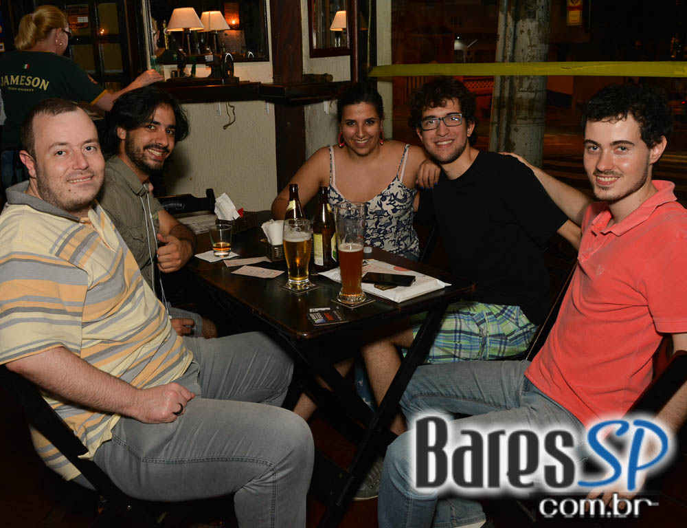 Banda Solo America Junk & Friends animou o Finnegans Pub no sábado a noite Banda Solo America Junk & Friends animou o Finnegans Pub no sábado a noite