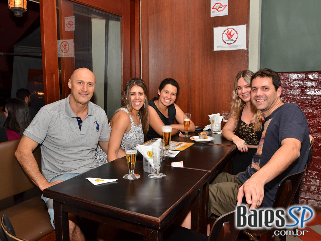 Veloso Bar ofereceu deliciosas caipirinhas e variedades de petiscos Veloso Bar ofereceu deliciosas caipirinhas e variedades de petiscos