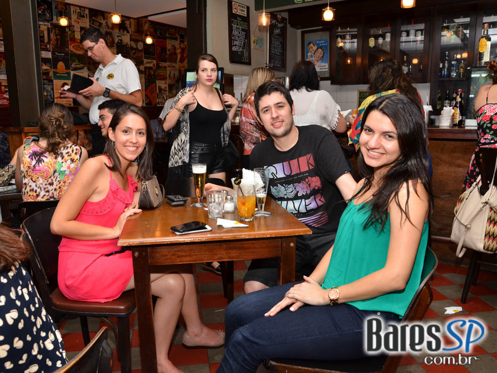 Veloso Bar ofereceu deliciosas caipirinhas e variedades de petiscos Veloso Bar ofereceu deliciosas caipirinhas e variedades de petiscos