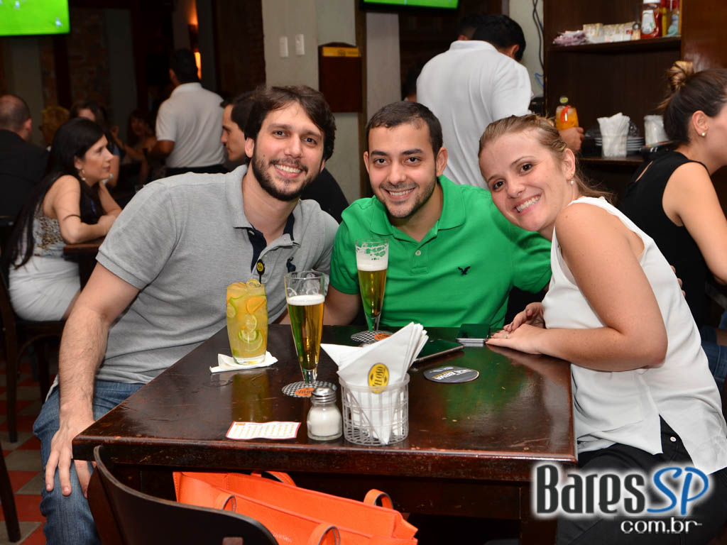 Veloso Bar ofereceu deliciosas caipirinhas e variedades de petiscos Veloso Bar ofereceu deliciosas caipirinhas e variedades de petiscos