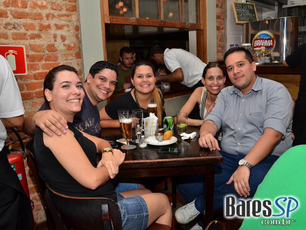 Veloso Bar ofereceu deliciosas caipirinhas e variedades de petiscos Veloso Bar ofereceu deliciosas caipirinhas e variedades de petiscos